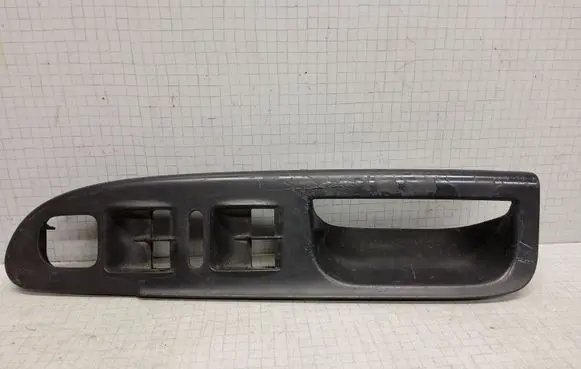 Volkswagen PASSAT B6 Front door window switch trim 3C1867171