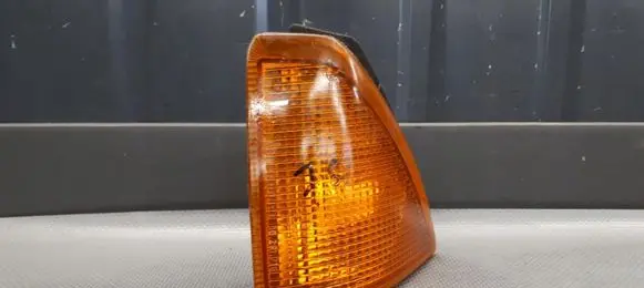 Alfa Romeo 75 Front indicator light