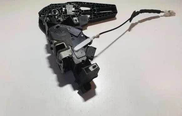 Ford Fusion II Front door lock DS73F21979AA F21979
