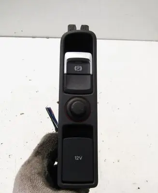 Audi Q3 8U Hand parking brake switch U2863349C