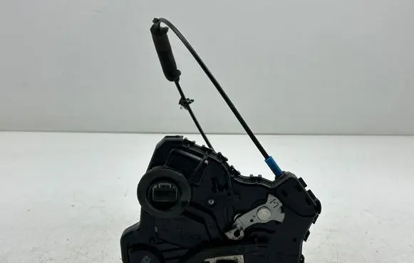 Toyota Avensis T270 Front door lock 