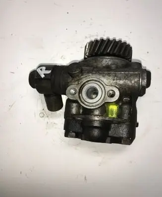 Mitsubishi Pajero Power steering pump 305012