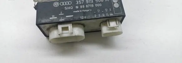 Volkswagen Golf III Coolant fan relay 357919506A 898719000