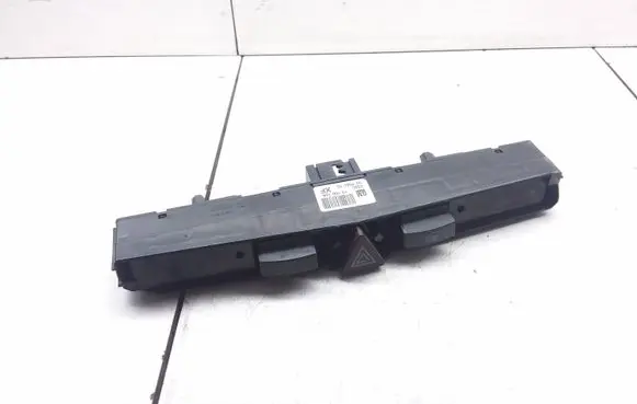Opel Astra H Hazard light switch 13100105 03758075