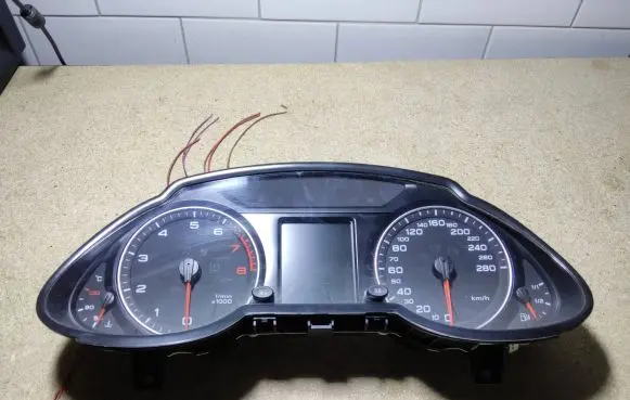 Audi A5 8T 8F Speedometer (instrument cluster) 8R0920930B