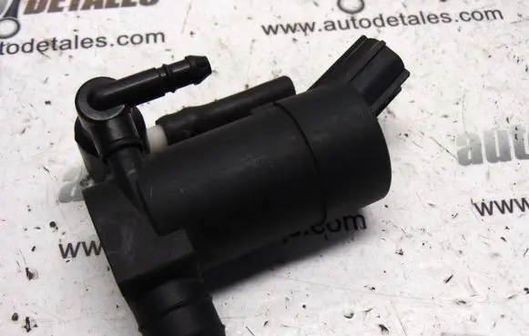 Volvo XC90 Windscreen/windshield washer pump 1S7117K624FE