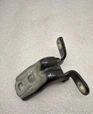 Opel Astra K Front door upper hinge A046057