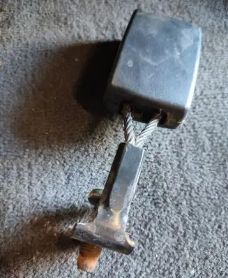 Opel Astra H Rear seatbelt buckle 401266978