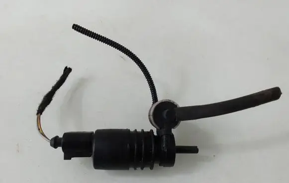 Mercedes-Benz B W245 Windscreen/windshield washer pump 2048660221