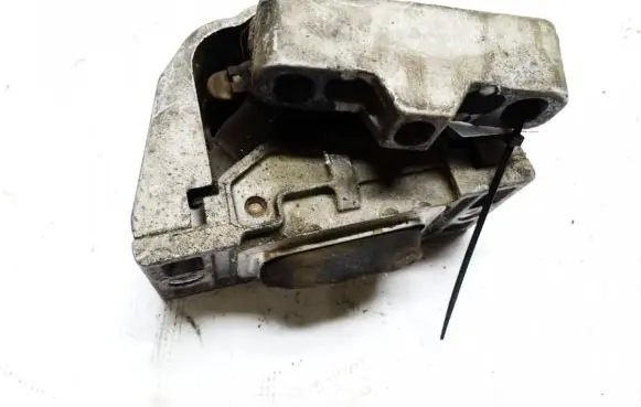 Skoda Octavia Mk1 (1U) Engine mount bracket