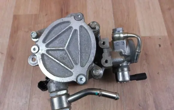 Mazda CX-3 Fuel injection high pressure pump PE22203F0