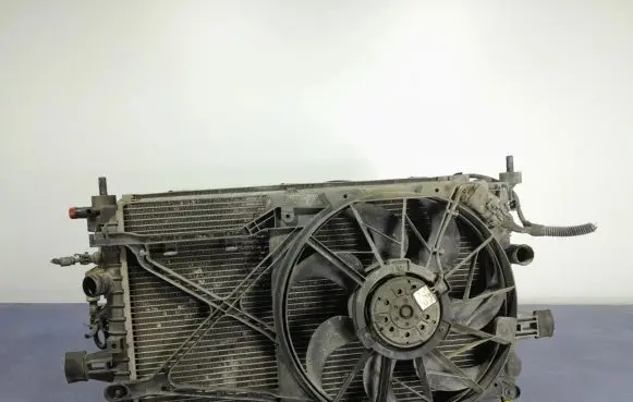 Opel Zafira B Coolant radiator