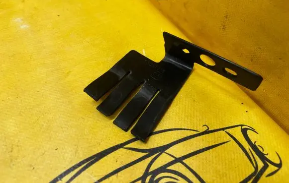 Chevrolet Corvette C5 Battery bracket 10281013