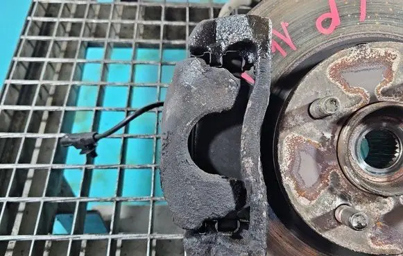 Nissan Note (E12) Front brake caliper IMPRK1466145