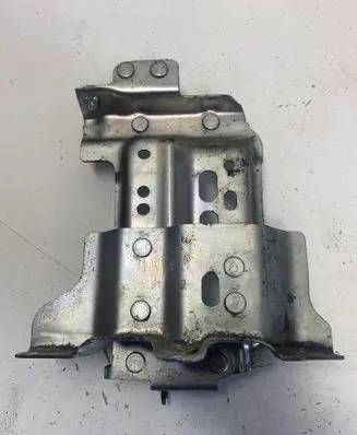 Nissan Qashqai Engine control unit holder 