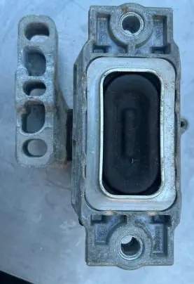 Volkswagen Touran I Engine mount bracket 1K0199262