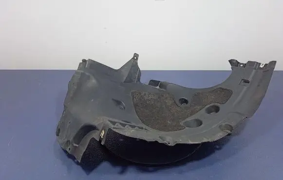 Front wheel arch liner splash guards