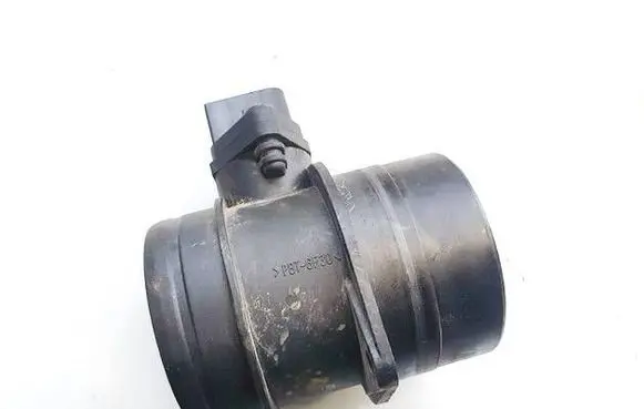 Volkswagen Touran I Mass air flow meter 0281002461 074906461b
