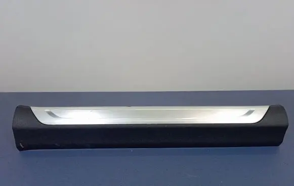 Foot area side trim