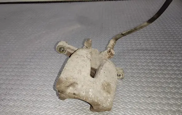 Toyota Avensis T250 Rear brake caliper