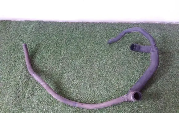 Land Rover Discovery Engine coolant pipe/hose