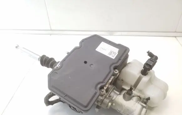 Volkswagen Golf VII Master brake cylinder 5QE614105AQ 5QE611301B 0204831708