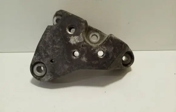 Jeep Cherokee Gearbox mounting bracket