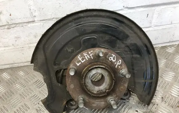 Nissan Leaf I (ZE0) Front wheel hub