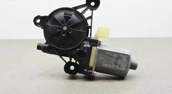 Skoda Karoq Front door window regulator motor 5Q0959801B