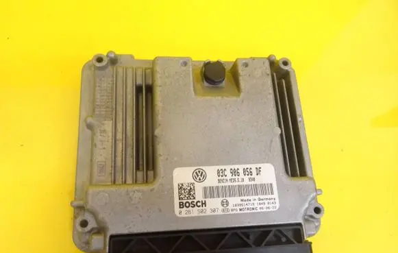 Volkswagen Touran I Engine control unit/module 03C906056DF