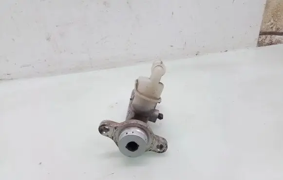 Master brake cylinder