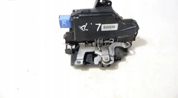 Skoda Fabia Mk2 (5J) Front door lock