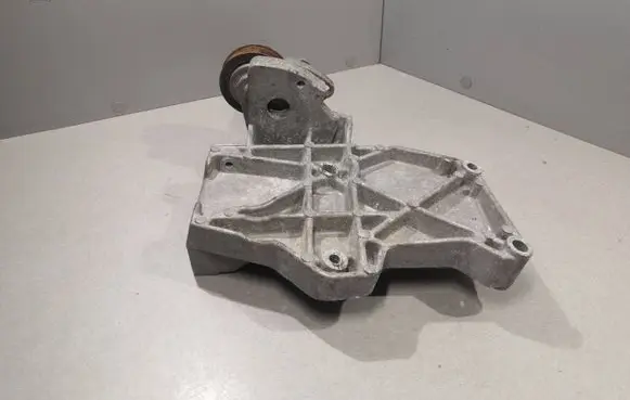 Audi A6 S6 C5 4B Engine mounting bracket 058260885C 523940