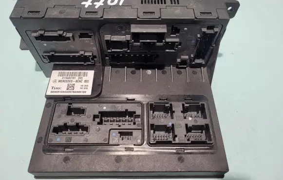 Mercedes-Benz E W211 SAM control unit 2115457701