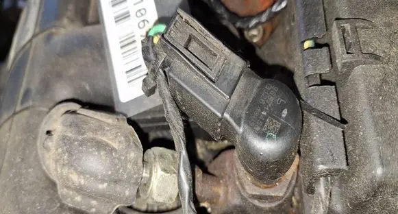 Ford Mondeo Mk III Fuel injector 9657144580