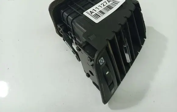 Chevrolet Captiva Dash center air vent grill 