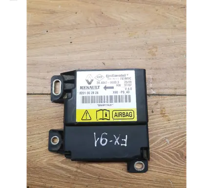 Renault Sandero I Airbag control unit/module 8201002828 28404796003 S8W9FE17AL57