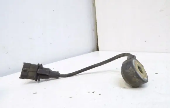 Toyota Corolla E120 E130 Detonation knock sensor 89615-02010