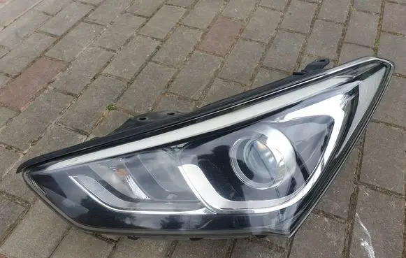 Hyundai Santa Fe Headlight/headlamp 921032W700