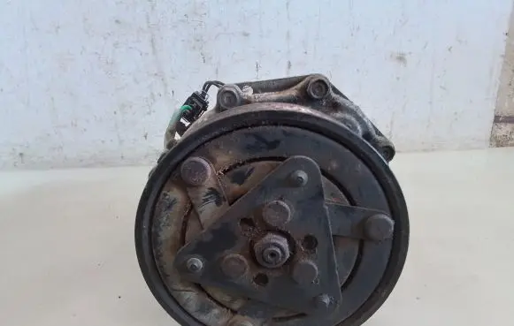 Volkswagen Golf IV Air conditioning (A/C) compressor (pump) 1J0820803