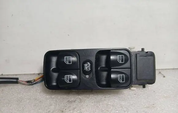 Mercedes-Benz C W203 Electric window control switch 501956 A2038210479