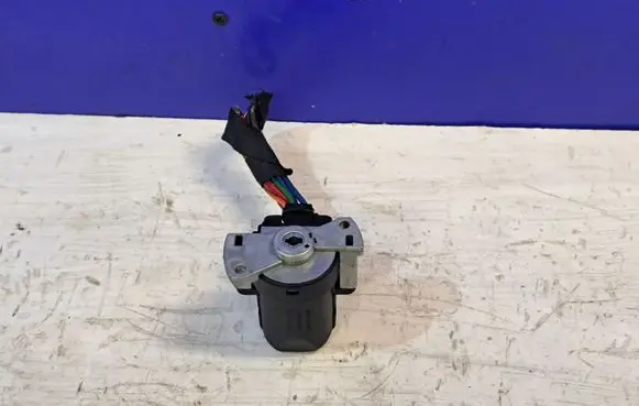 Saab 95 - 96 Steering wheel lock 4945307 4946307