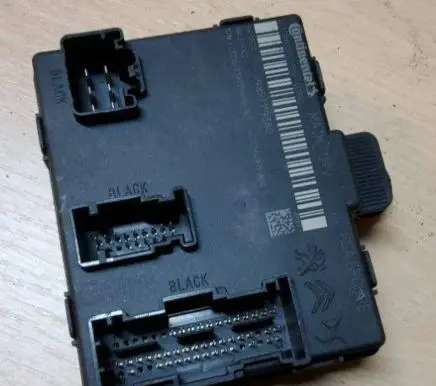 Peugeot 308 Door central lock control unit/module 9857119380