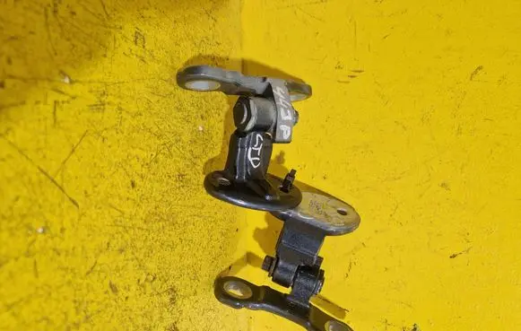 Volvo V50 Rear door lower hinge 30784894