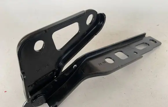 Audi Q7 4L Engine bonnet/hood hinges 4L0823302