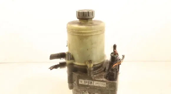 Volkswagen Polo IV 9N3 Power steering pump 6Q0423155AH
