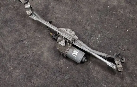 Skoda Fabia Mk2 (5J) Front wiper linkage and motor 5J1955113A 40511912V
