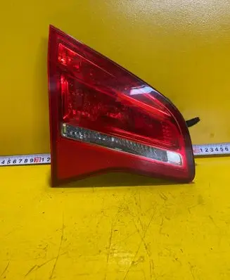 Tailgate rear/tail lights
