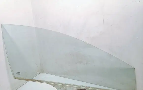 Honda Civic Front door window glass four-door As2