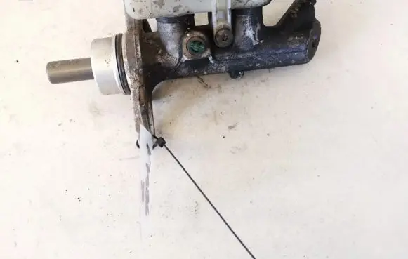 Renault Scenic II - Grand scenic II Master brake cylinder